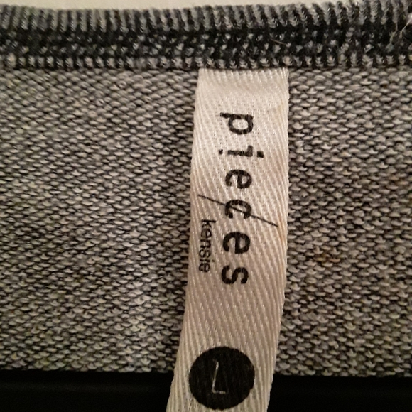 Pieces by Kensie Longsleeve Crewneck Long Sweater - Picture 9 of 9